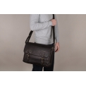 Кожаная сумка через плечо темно-коричневого цвета Ashwood Leather Jasper Dark Brown. Вид 5.